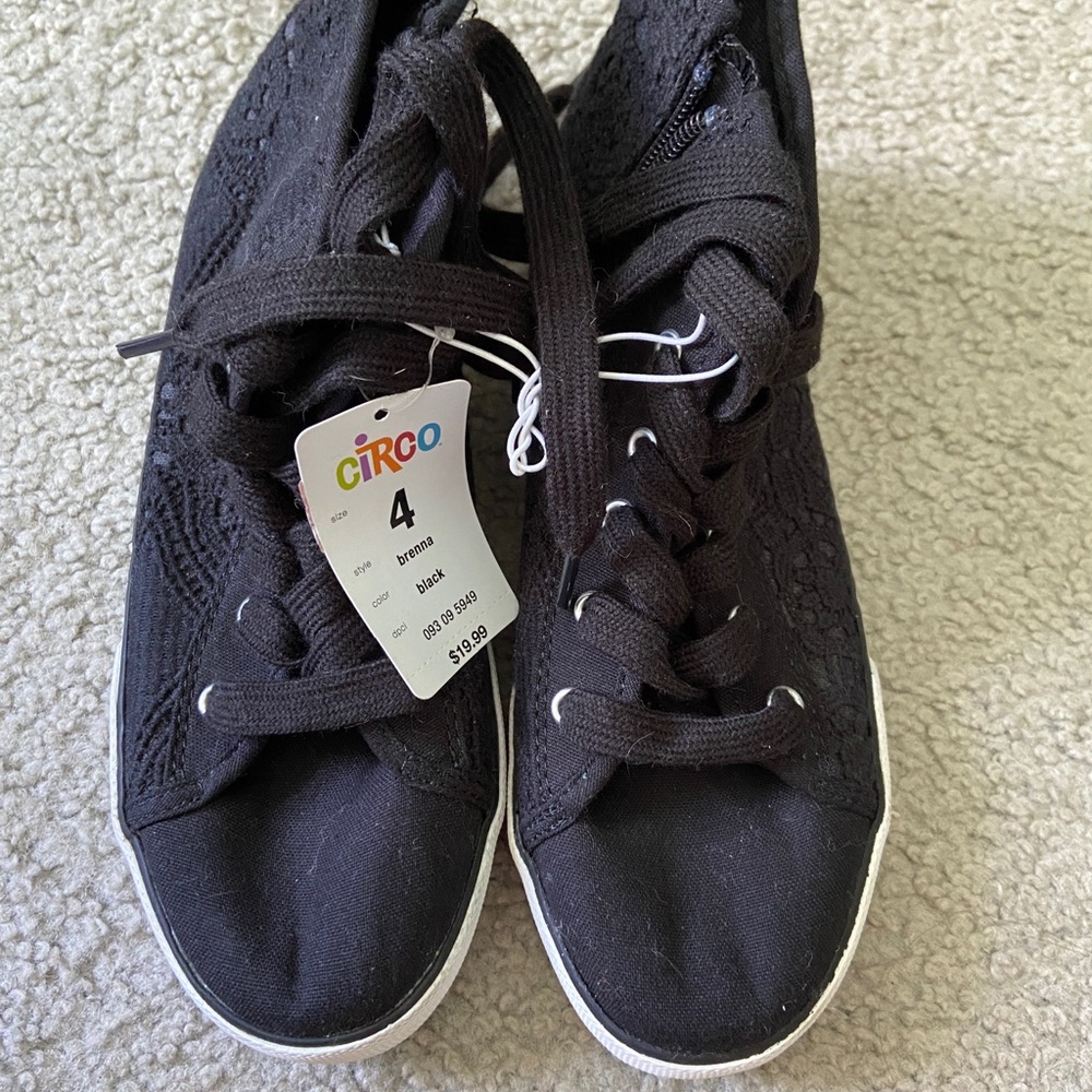NWT Black lace high-top zipper sneakers